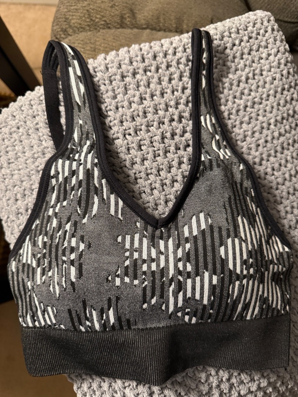 NWT $6 Anybody XXS Seamless Black & Gray Patterned Sports Bra w/adj. straps.